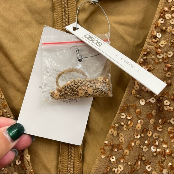 NWT ASOS Design Curve Gold All Over Sequin Mini Dress with Horn Buckle Sz 16 - Picture 6 of 15